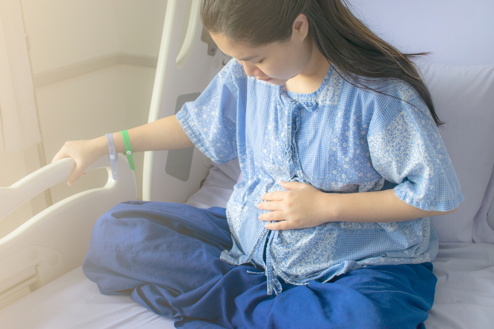 woman in labor hospital bed