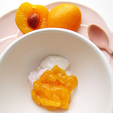 Apricot puree with yogurt